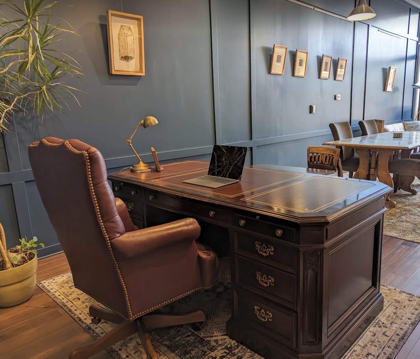 Spacesicle workspace arranged for executives and small-business owners to meet clients