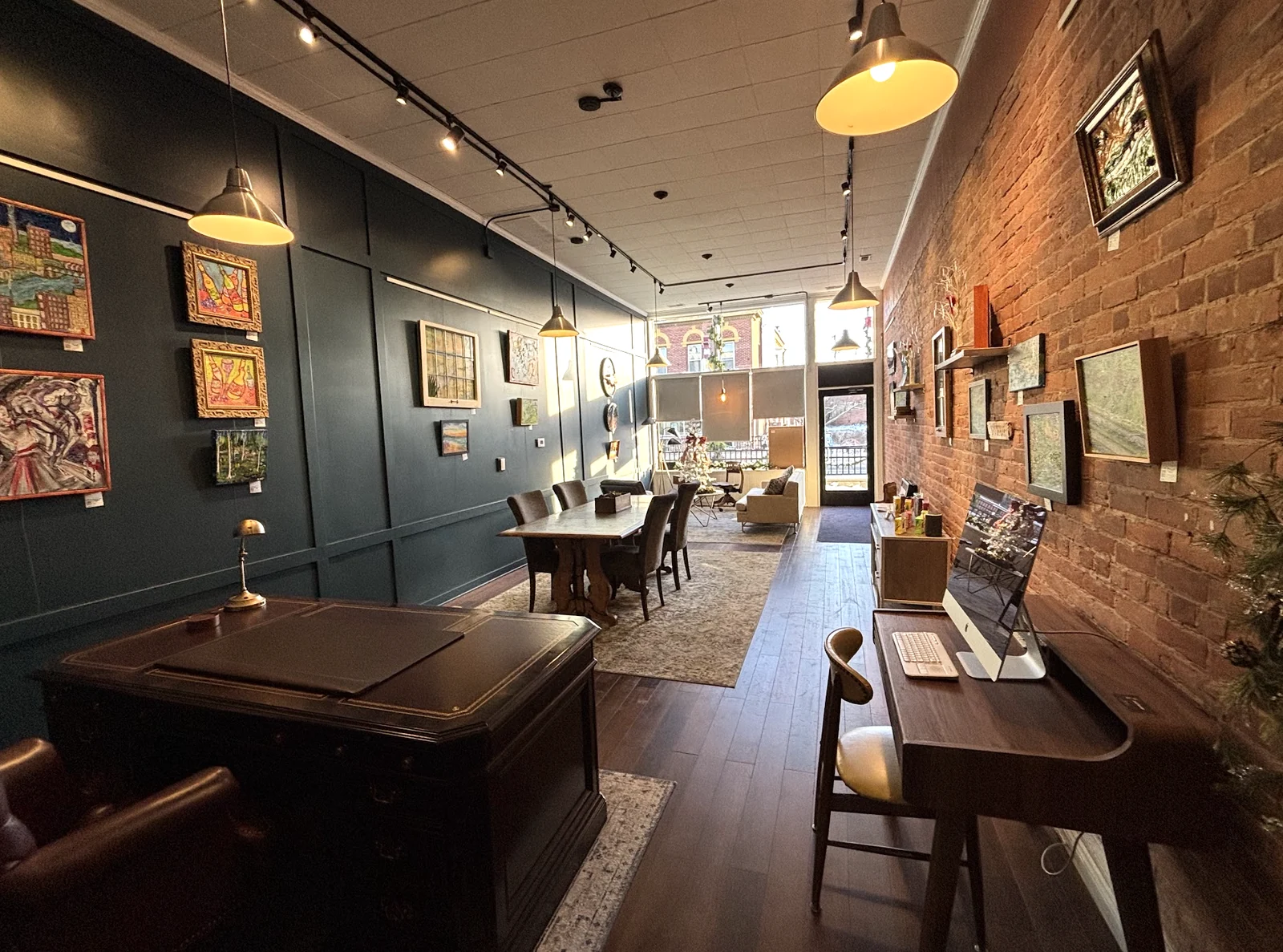 Contemporary Spacesicle room with changing artwork and places to meet and work